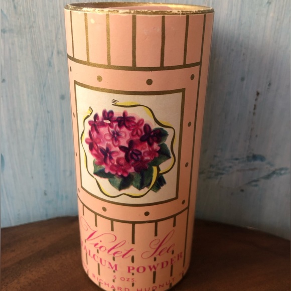 Two 1950’s vintage powders - one for your face and the other for your body! - Picture 12 of 16